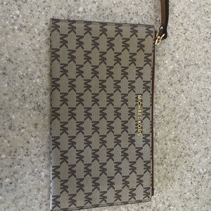 Michael Kors wristlet